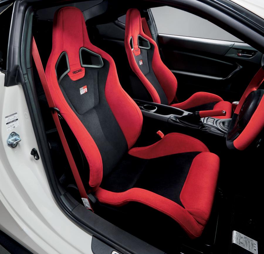 Интерьер Toyota GT 86 GRMN 2016 года  (фото 6 из 9)